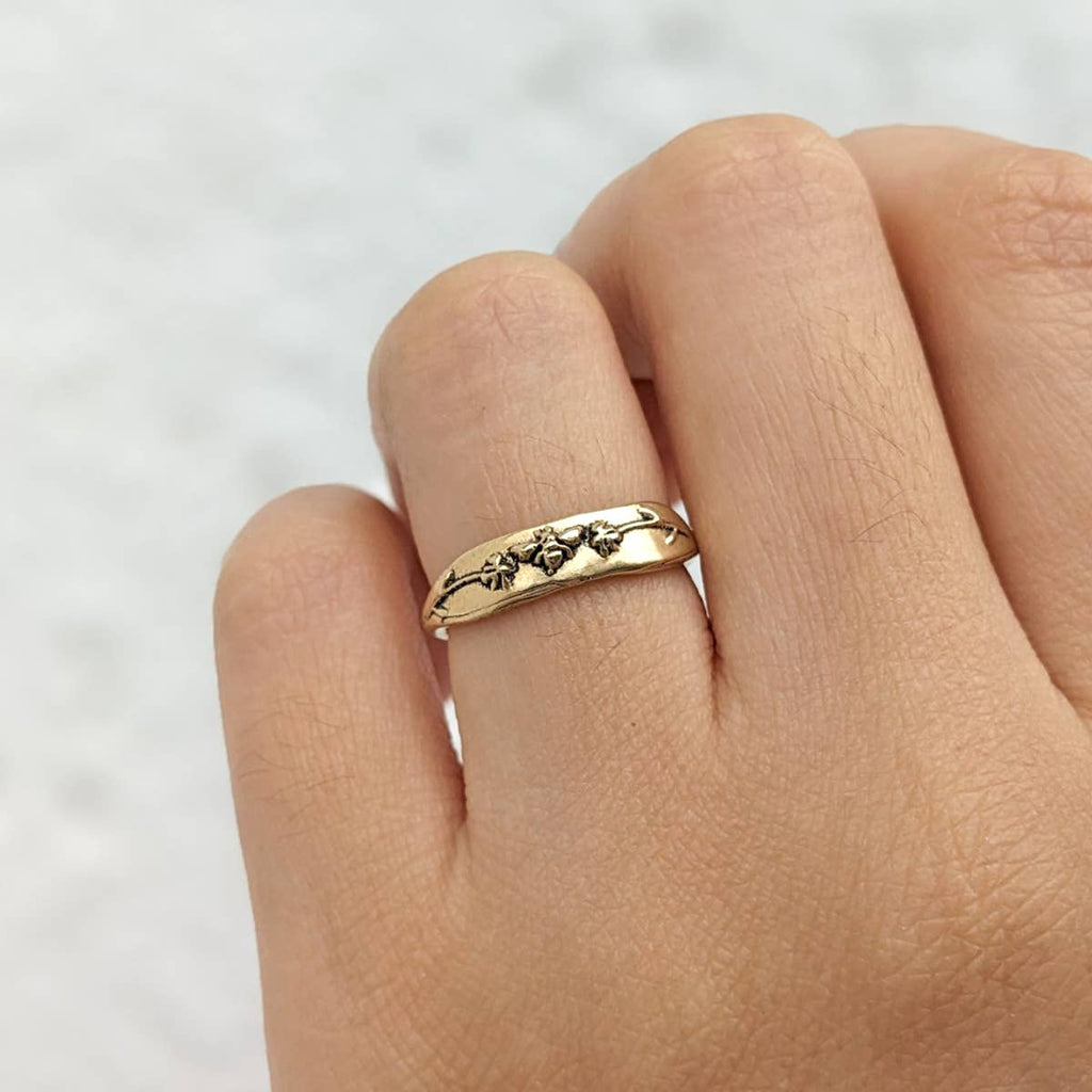 Bee in Flowers Signet Ring: Bronze / Size 7 - 54.4mm - Freshie & Zero Studio Shop